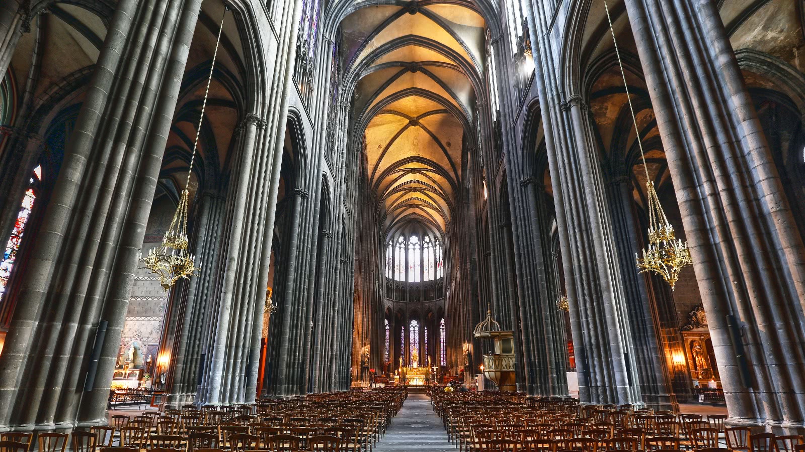 Cathédrale Notre-Dame-de-l' Assomption - Novotel Suites Clermont Ferrand - Activités - Auvergne